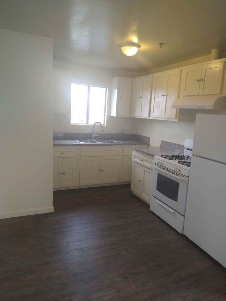 8209-8211 S Broadway - Photo 3 of 15