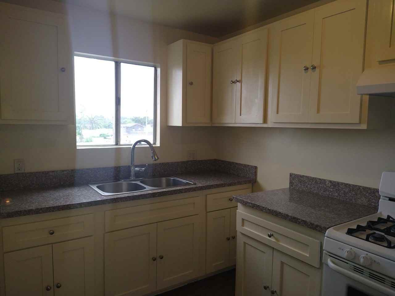 8209-8211 S Broadway - Photo 4 of 15