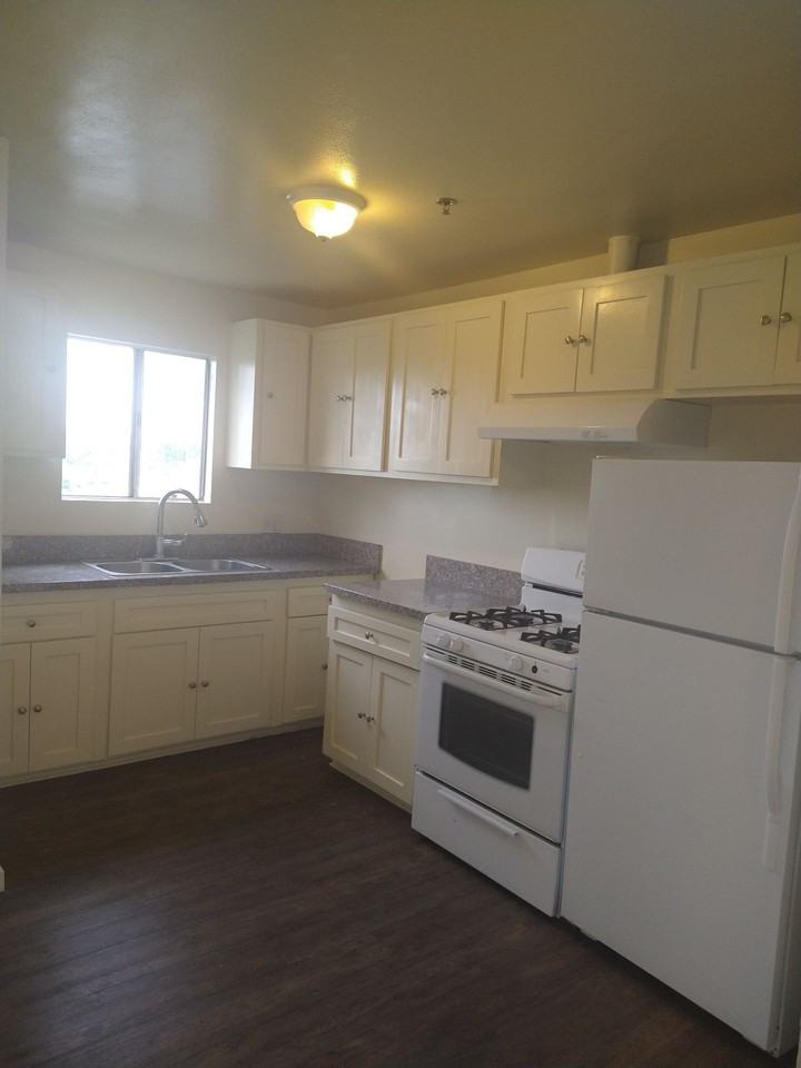 8209-8211 S Broadway - Photo 5 of 15