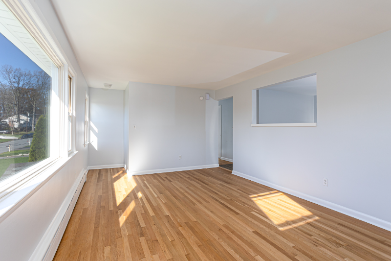 272 Hunyadi Ave - Photo 2 of 14