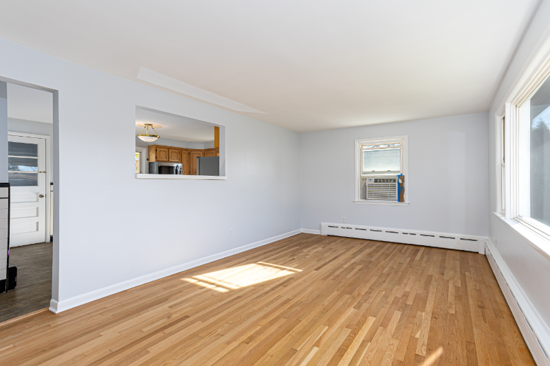 272 Hunyadi Ave - Photo 4 of 14