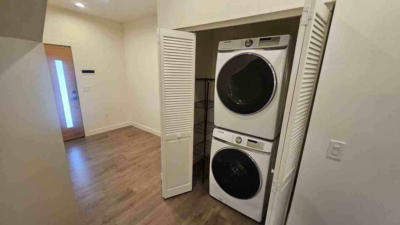 339 N Harvard Blvd - Photo 4 of 12