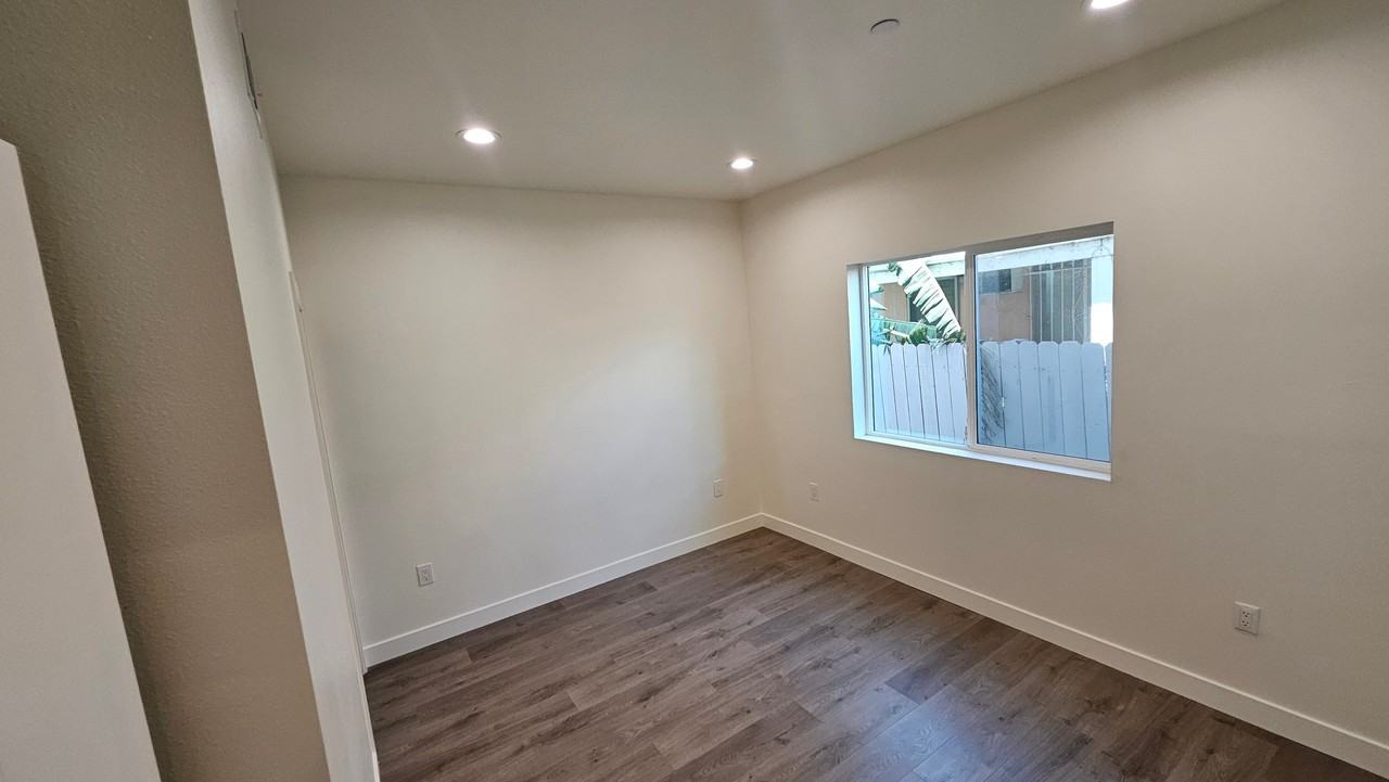 339 N Harvard Blvd - Photo 5 of 12