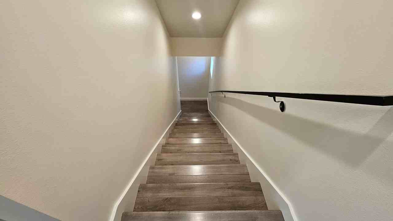339 N Harvard Blvd - Photo 6 of 12