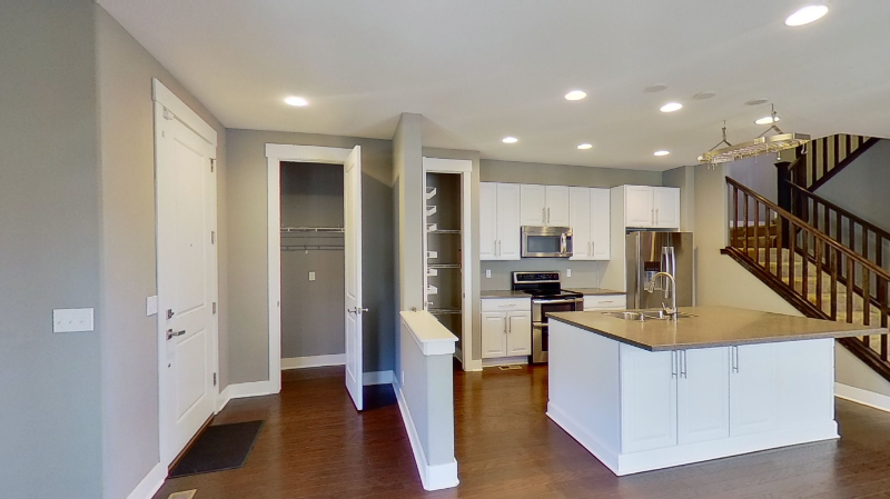 523 S Vance Ct - Photo 3 of 30