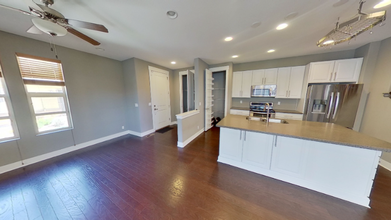523 S Vance Ct - Photo 4 of 30
