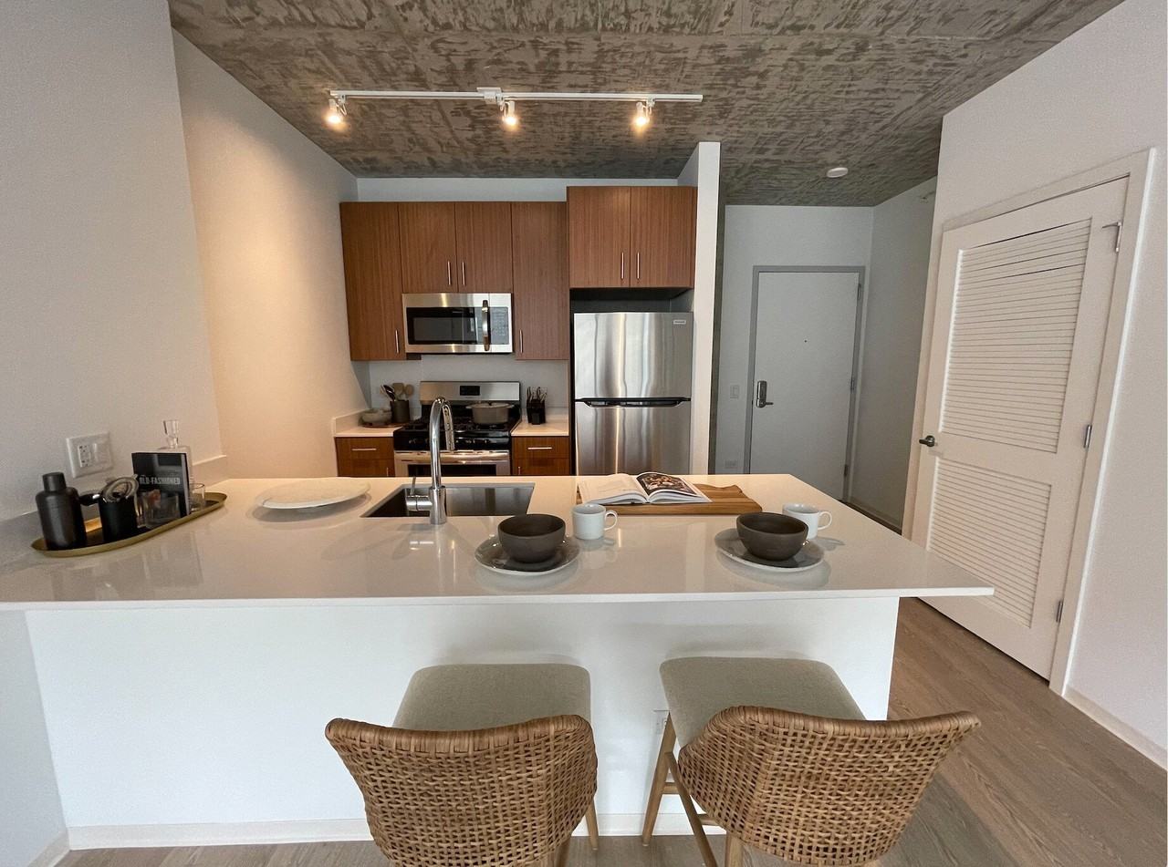1403 S Wabash Ave - Photo 2 of 16