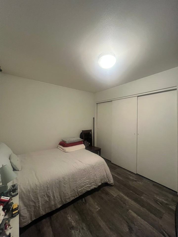 200 Nw Brandon Dr #2 - Photo 5 of 9