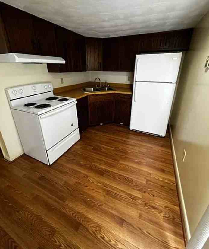 2526 E Dexter Ave - Photo 4 of 6