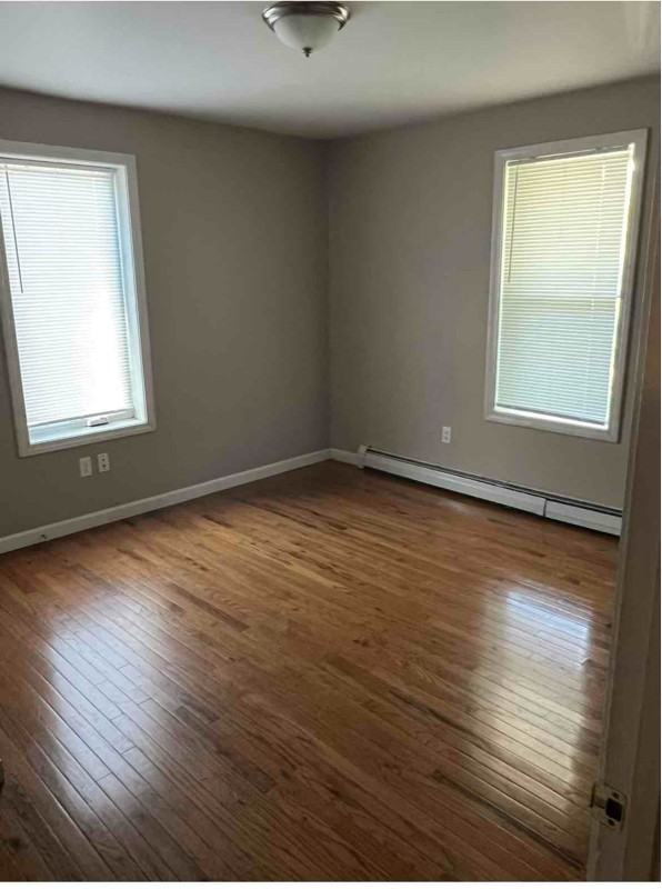 606 Champlain St #6 - Photo 3 of 7