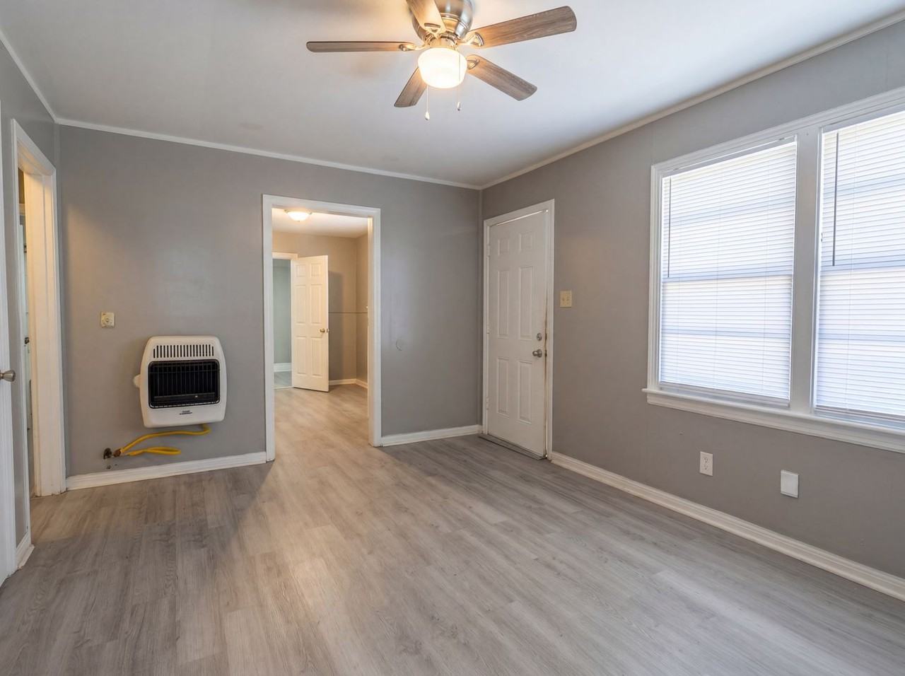 1148 Dudley Ln - Photo 2 of 12