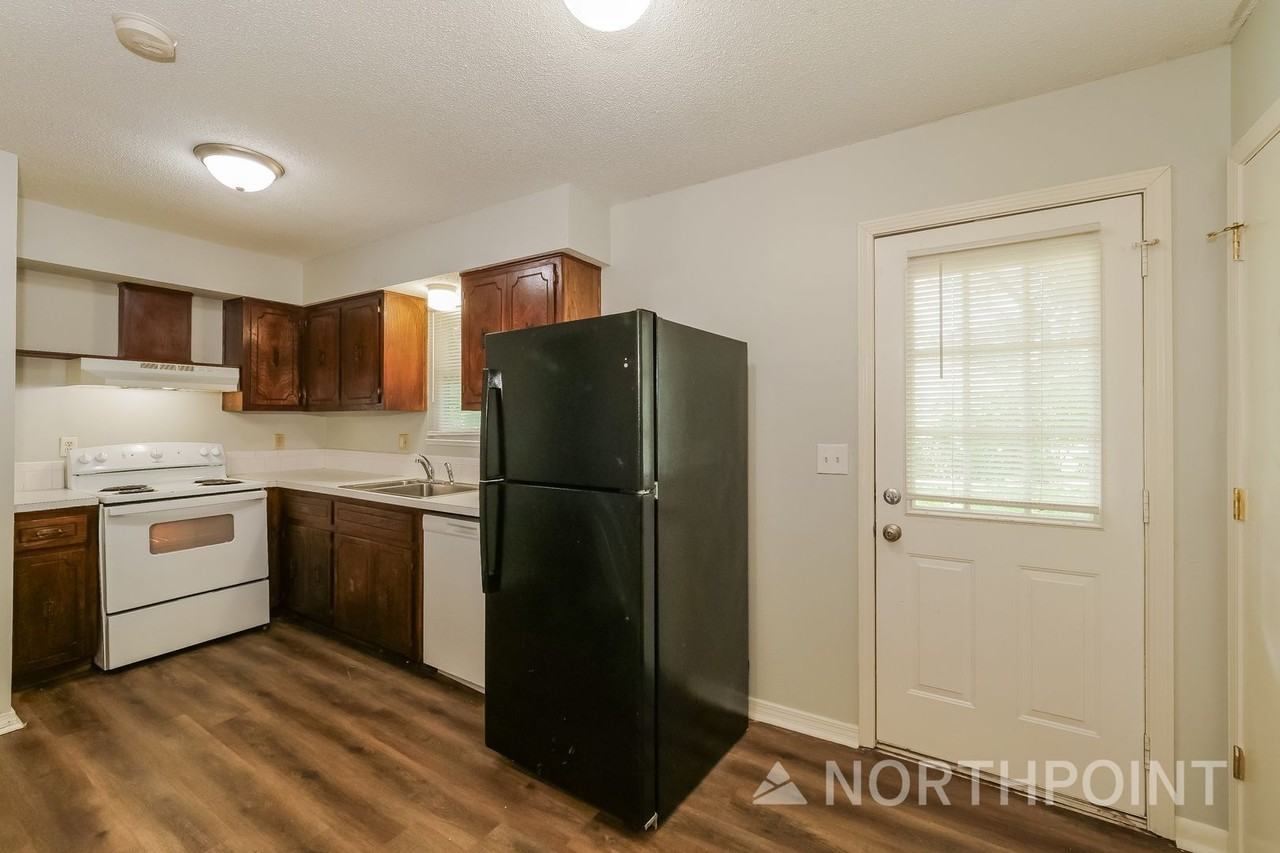 1502 Mcclellan Dr - Photo 5 of 16
