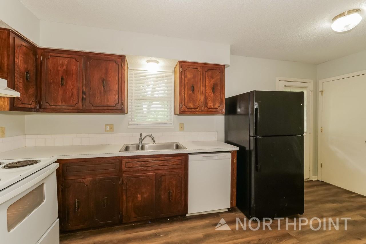 1502 Mcclellan Dr - Photo 6 of 16