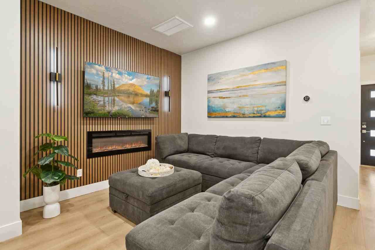 375 E St #373