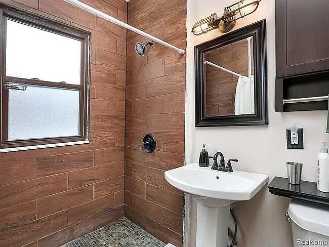 613 Belmont St - Photo 7 of 14
