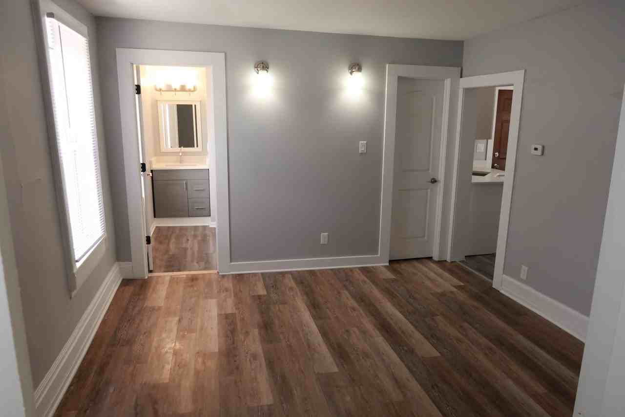 819 49th St #3 - Photo 3 of 8