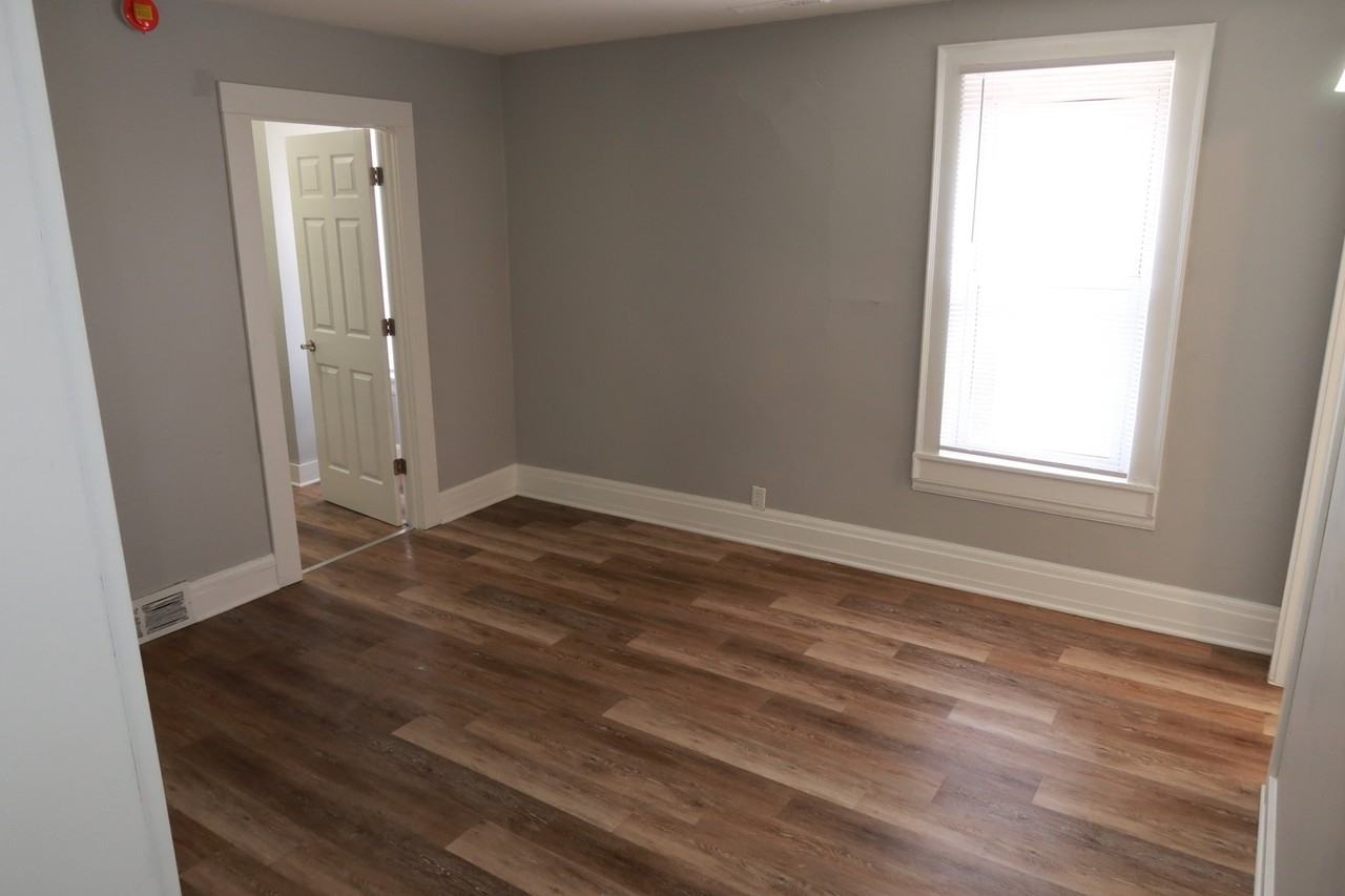 819 49th St #3 - Photo 4 of 8