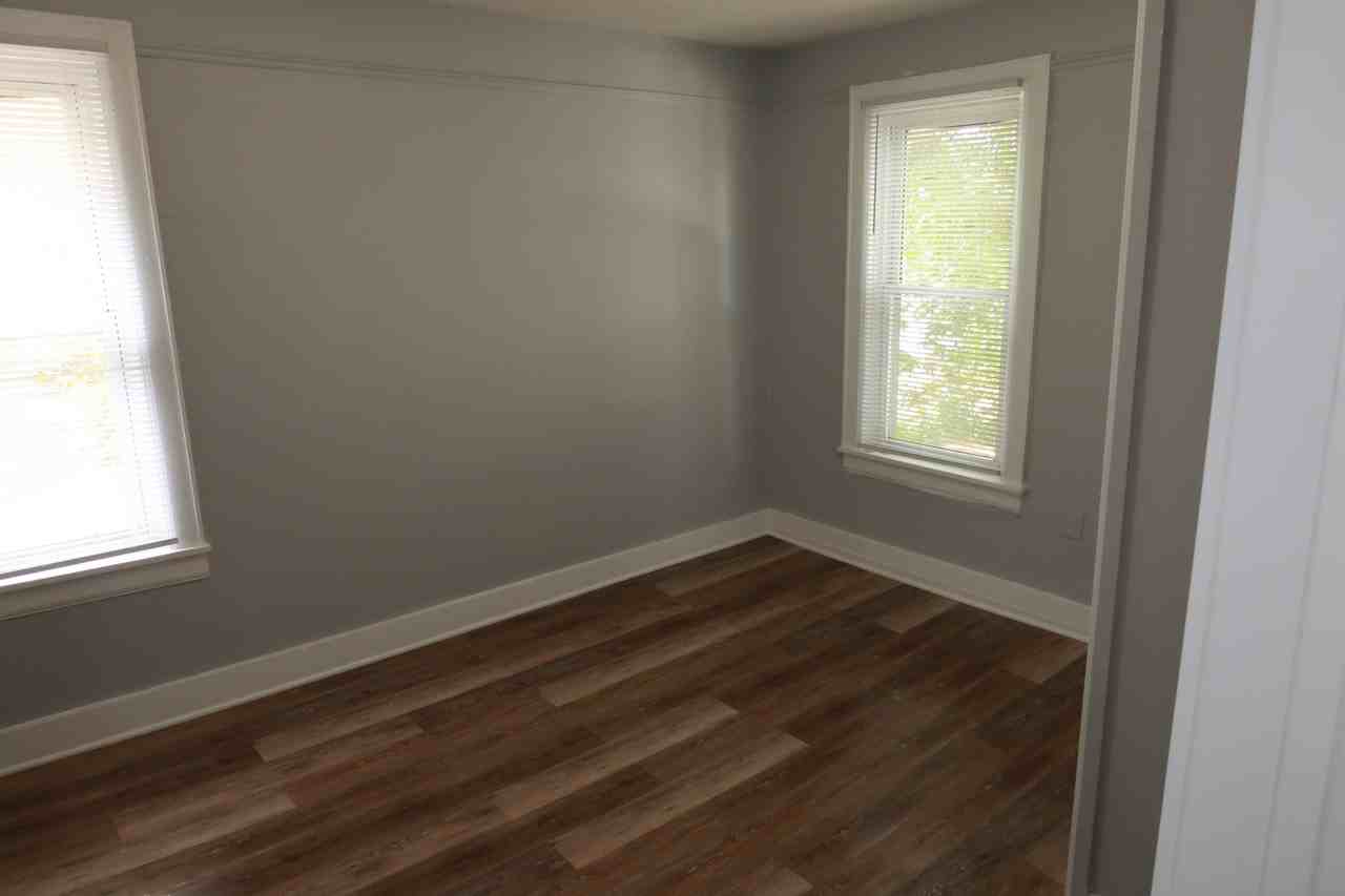819 49th St #3 - Photo 5 of 8