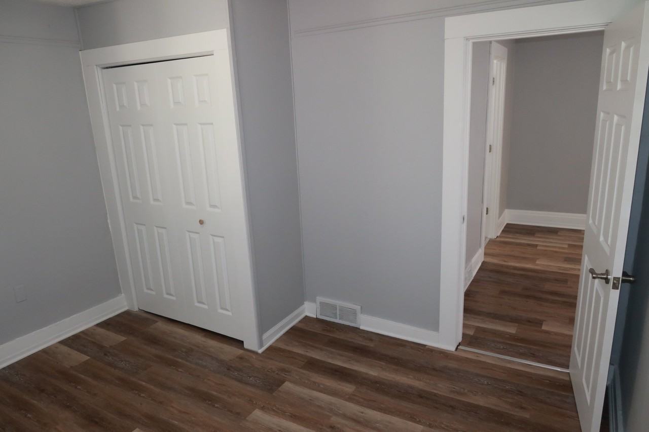 819 49th St #3 - Photo 6 of 8