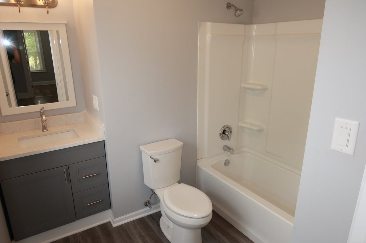 819 49th St #3 - Photo 7 of 8