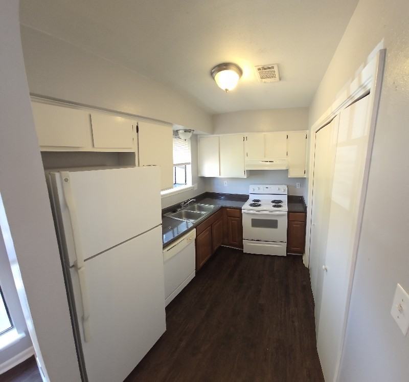 406 Manuel Dr #D - Photo 2 of 14