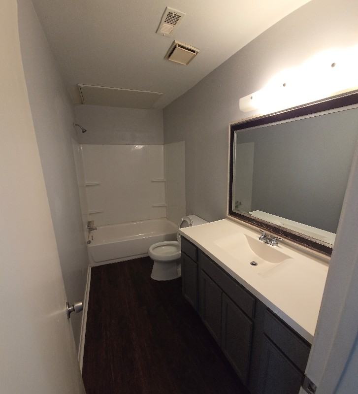 406 Manuel Dr #D - Photo 4 of 14