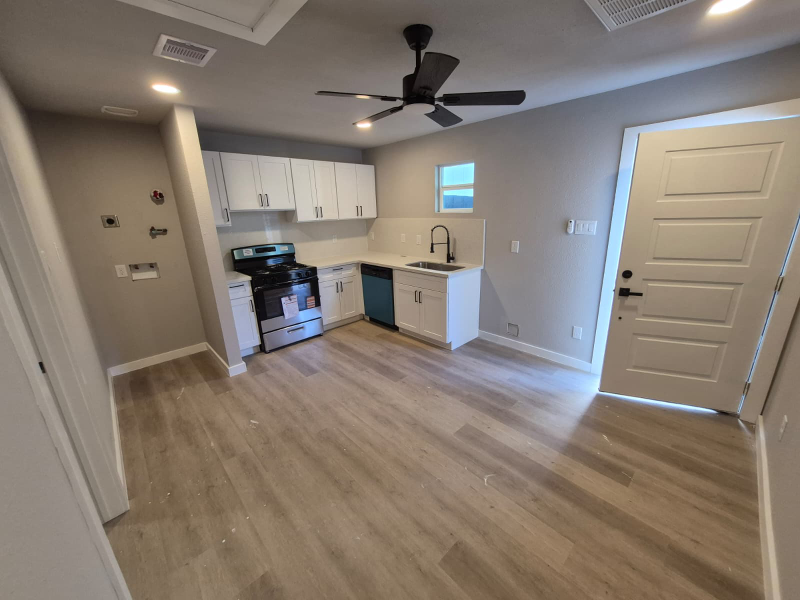 3268 Holman St #4 - Photo 5 of 10