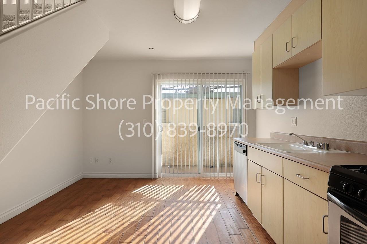 Motor Apartments - Photo 2 of 23