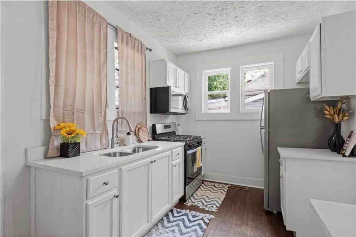 1192 Arlington Ave Sw - Photo 5 of 10