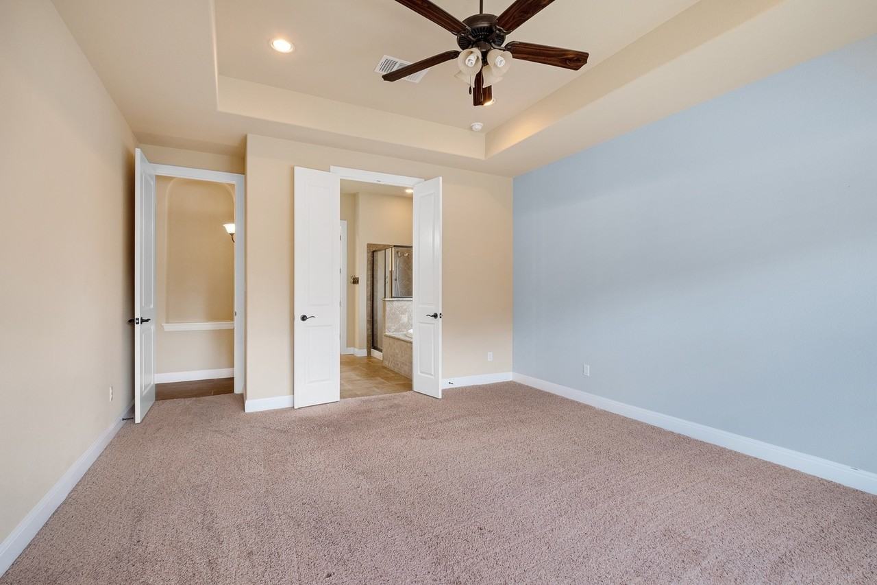 2921 Desert Candle Dr - Photo 3 of 39