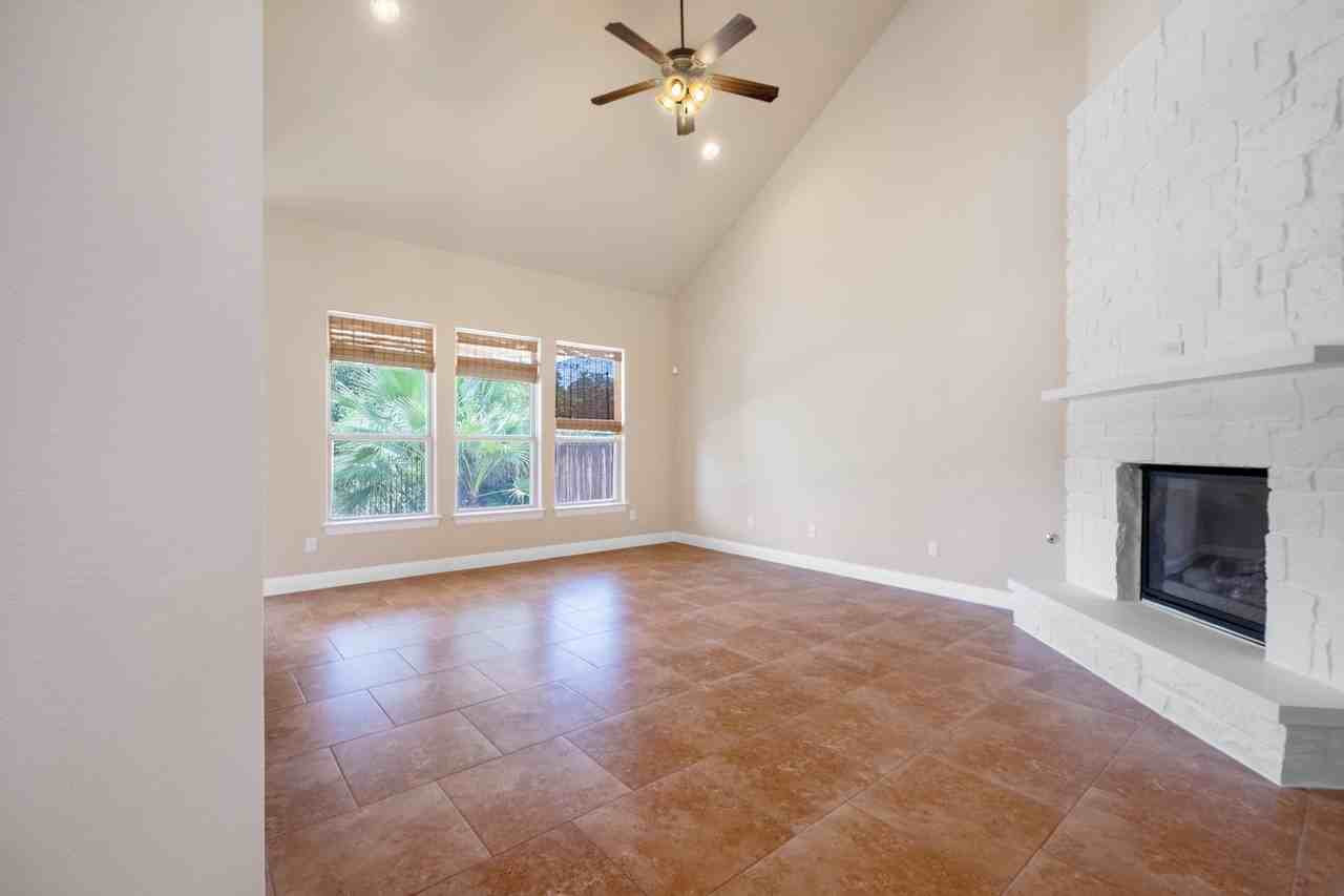 2921 Desert Candle Dr - Photo 4 of 39