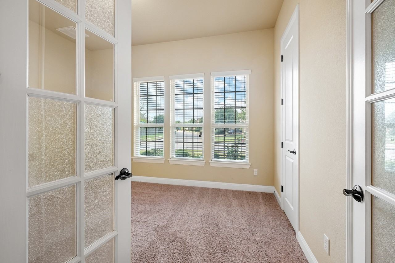 2921 Desert Candle Dr - Photo 5 of 39