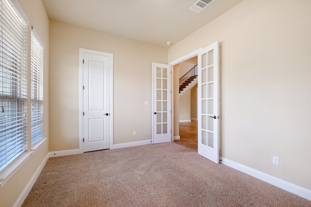 2921 Desert Candle Dr - Photo 6 of 39