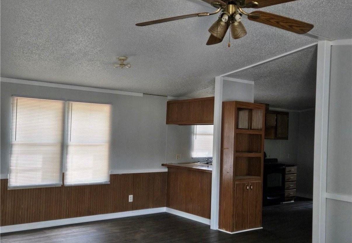 2611 Warhorse St - Photo 3 of 13
