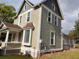 2228 Yew St - Photo 1 of 1