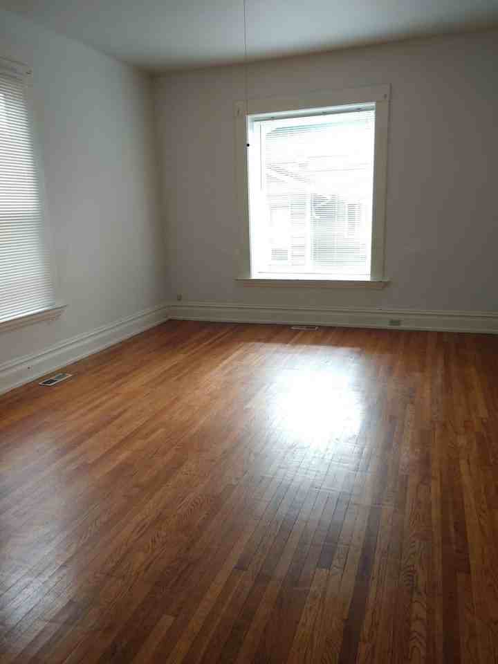 2228 Yew St - Photo 3 of 17