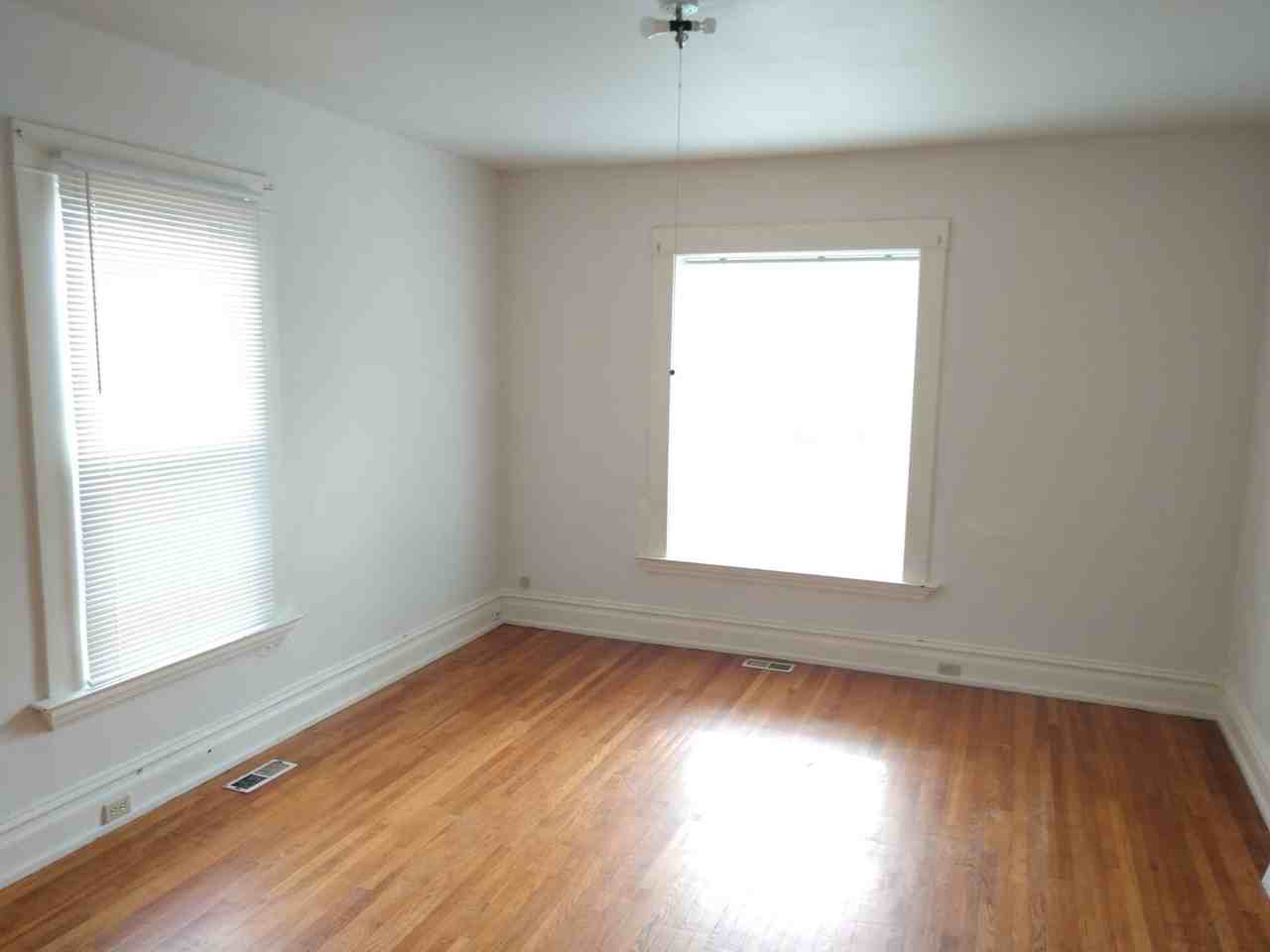 2228 Yew St - Photo 4 of 17
