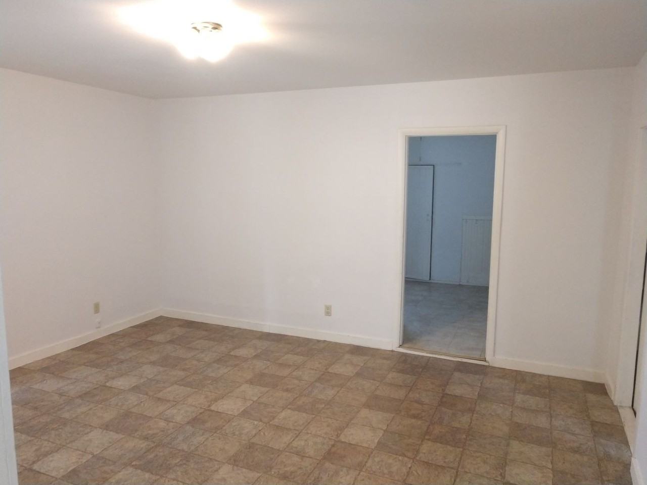 2228 Yew St - Photo 5 of 17