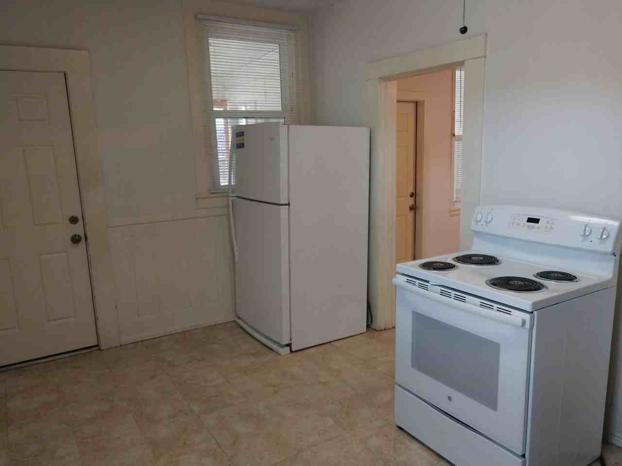 2228 Yew St - Photo 6 of 17