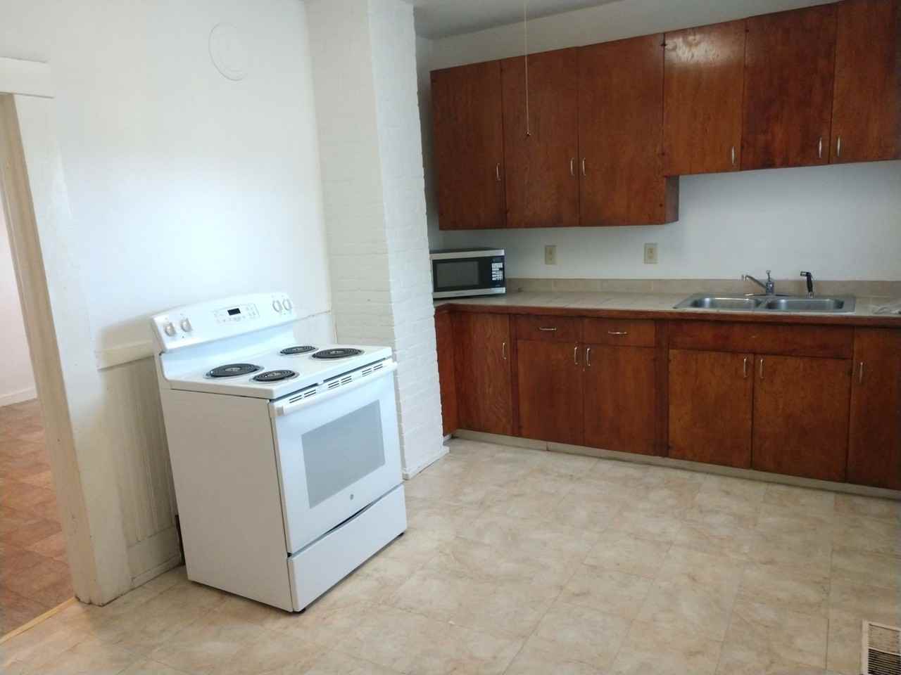2228 Yew St - Photo 7 of 17