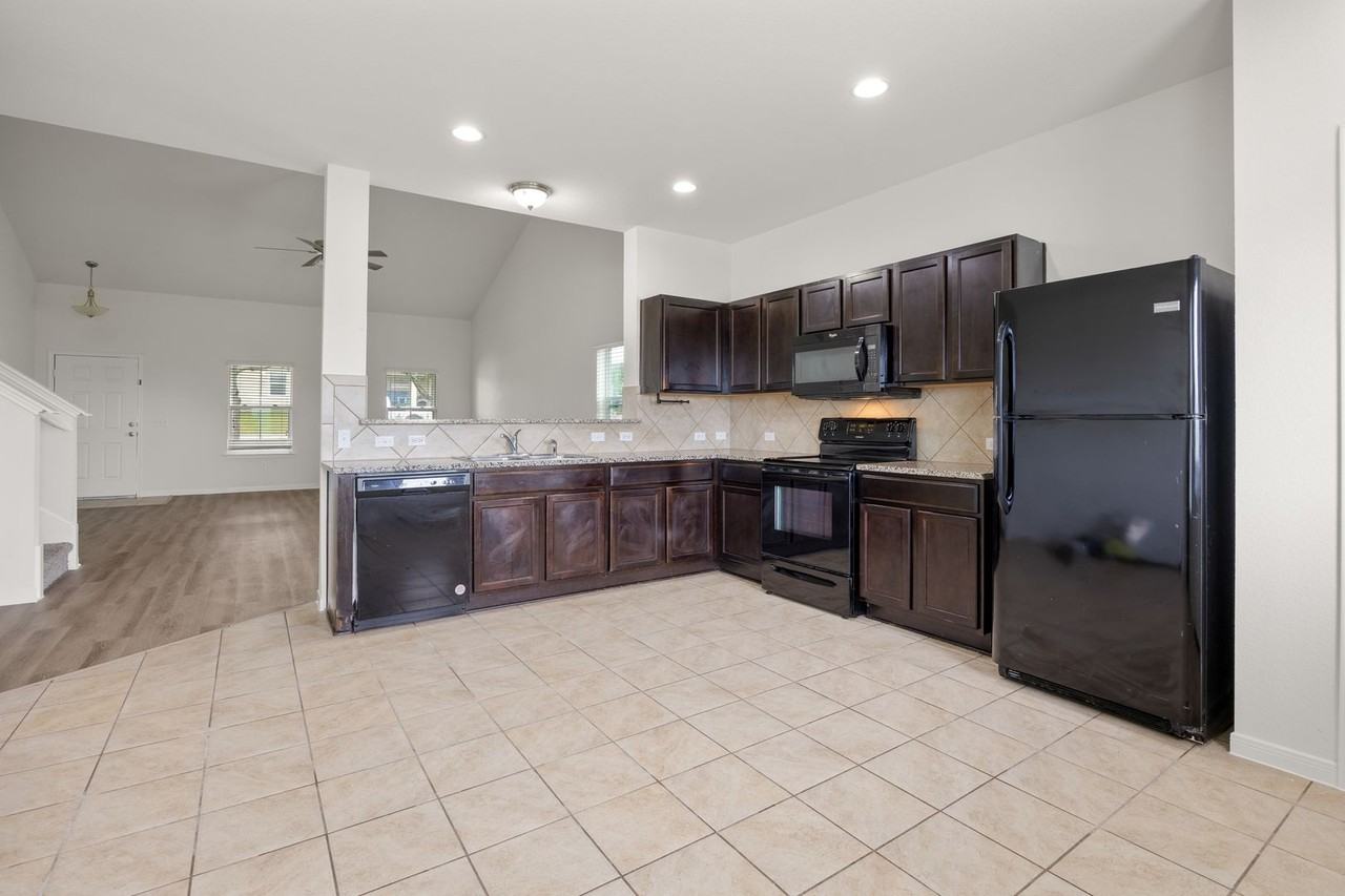 703 Liard River Rd - Photo 7 of 16