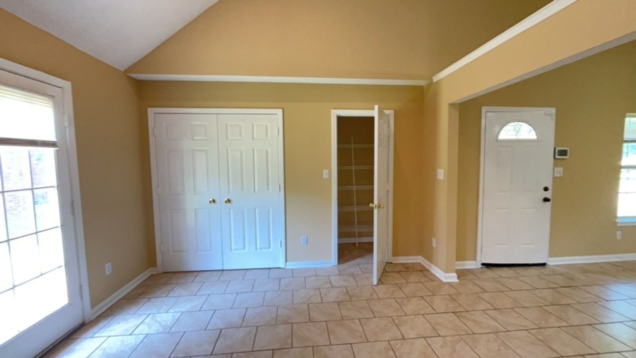 5554 Steffani Dr - Photo 4 of 10