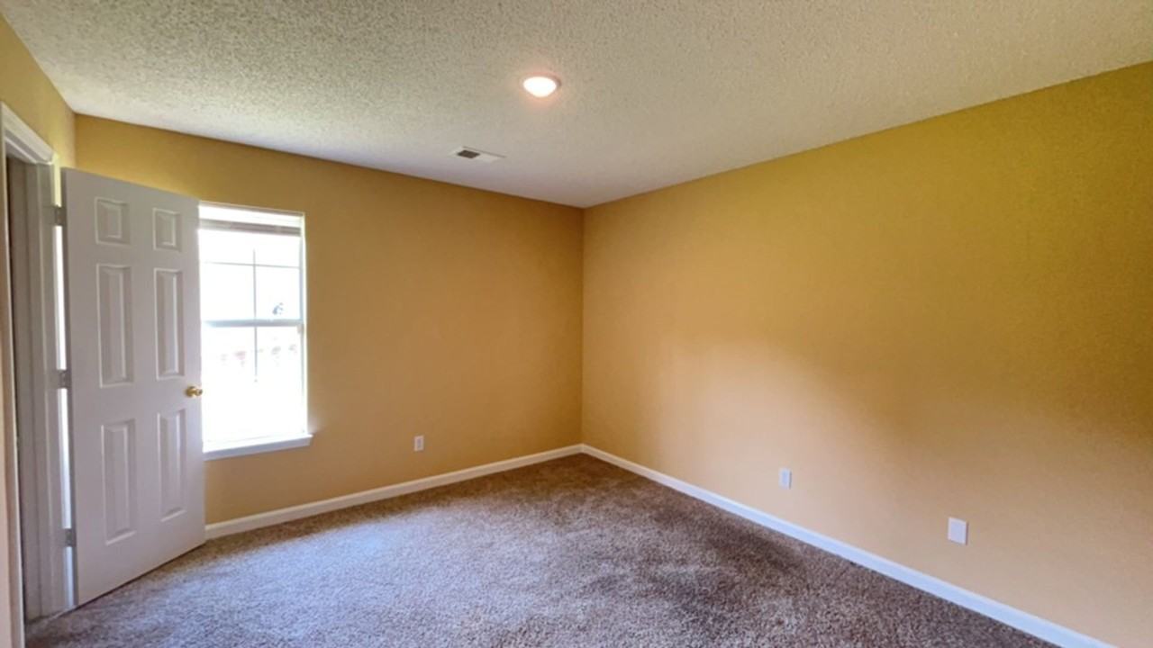 5554 Steffani Dr - Photo 5 of 10