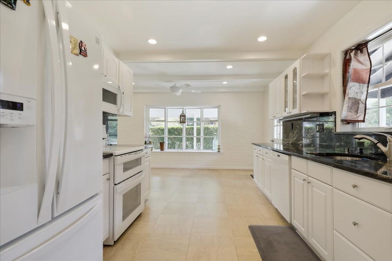 1397 Canterbury Way - Photo 2 of 50