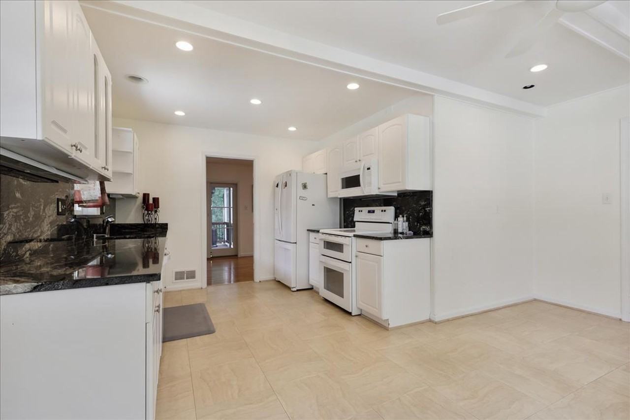 1397 Canterbury Way - Photo 4 of 50