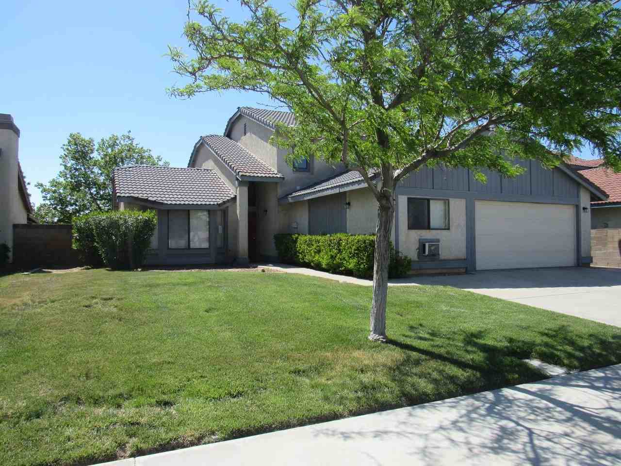 43909 Kennsington Pl - Photo 2 of 32