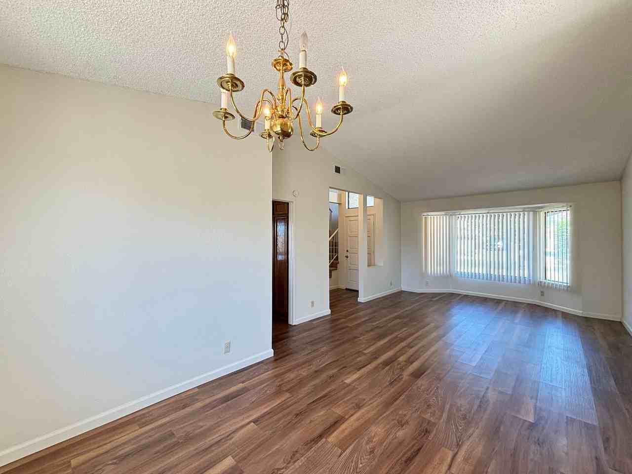 43909 Kennsington Pl - Photo 4 of 32