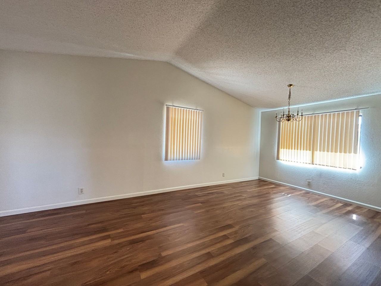 43909 Kennsington Pl - Photo 5 of 32