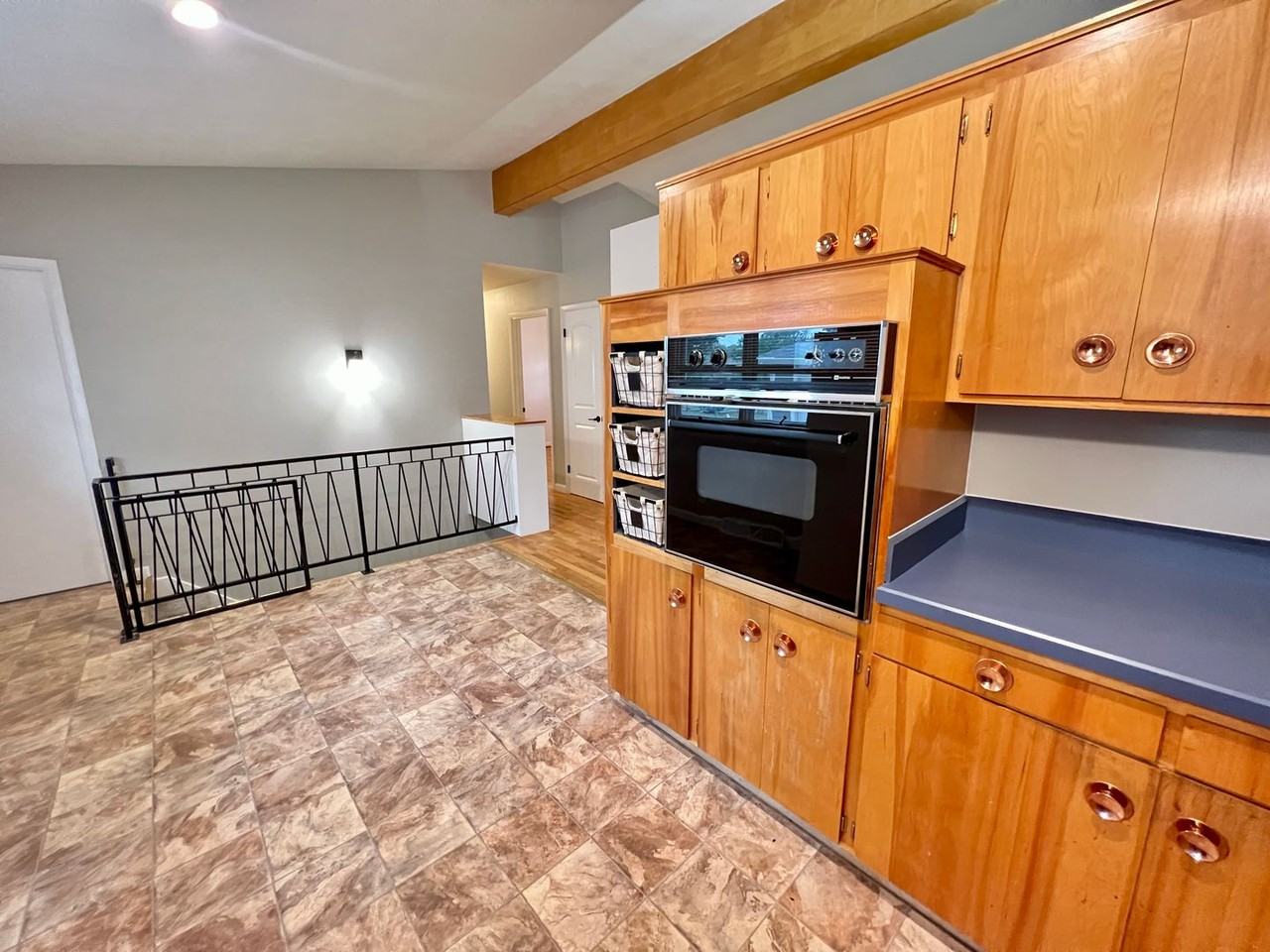 2539 Howard Ave - Photo 5 of 30
