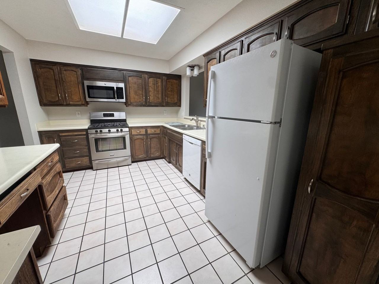 8902 Spain Rd Ne - Photo 7 of 15